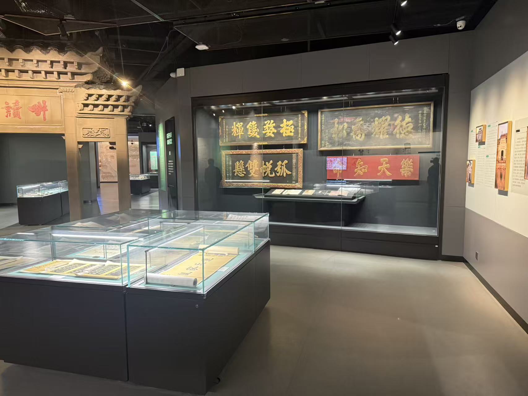 custom museum display cases
