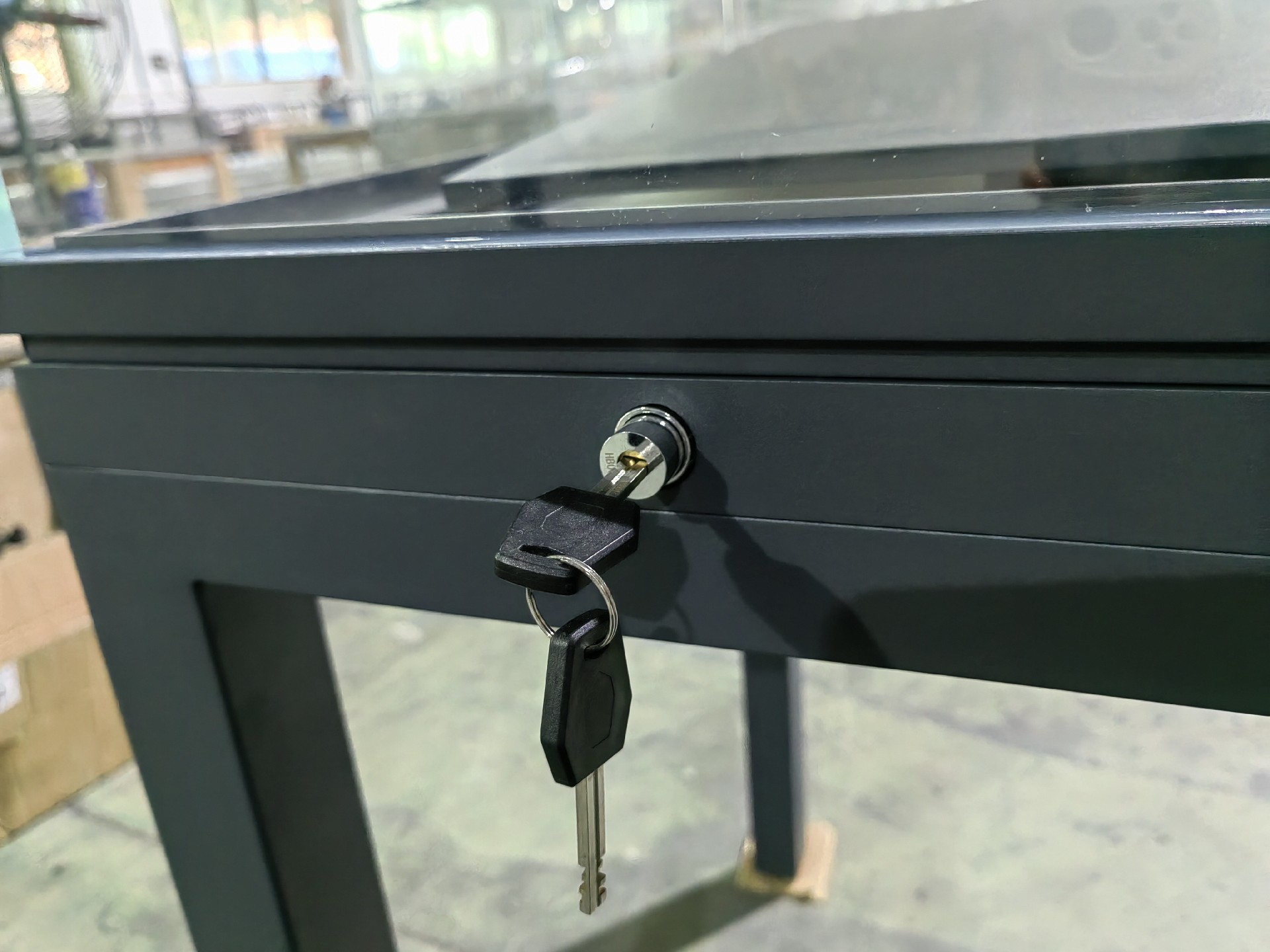 display case hidden lock