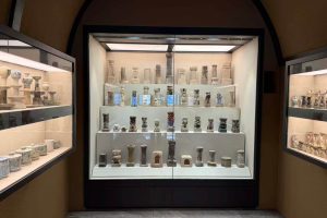 Wall Connect Display Case