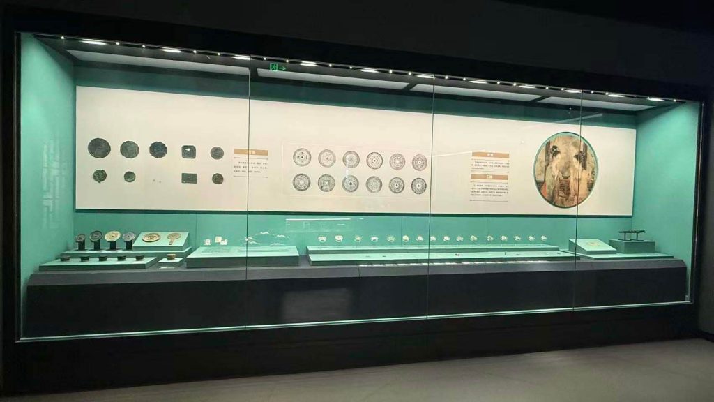 Wall Connect Display Case