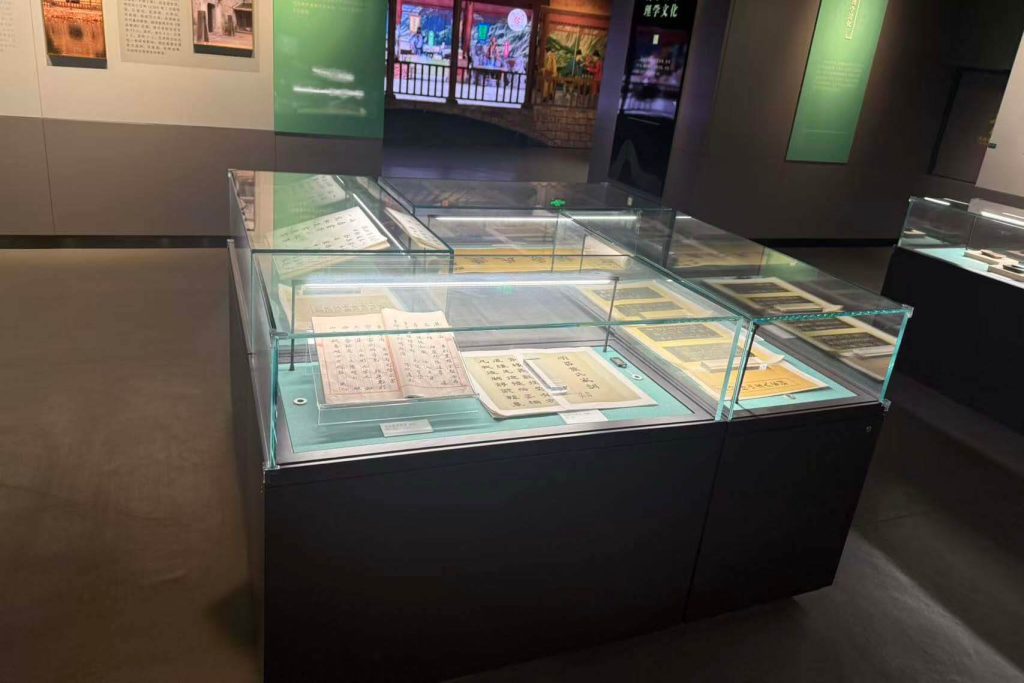 Modular Museum Display Case