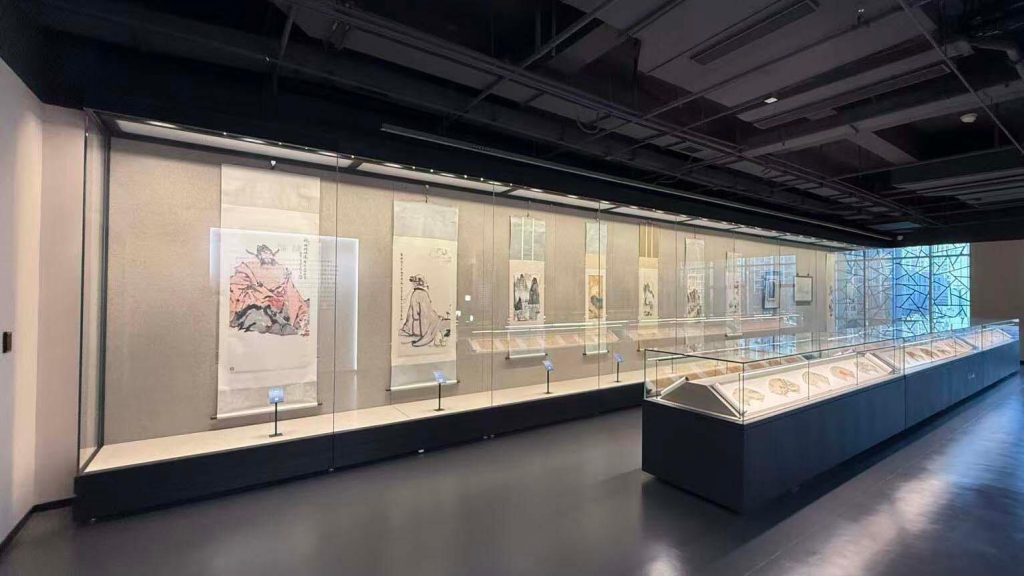 custom museum display cases