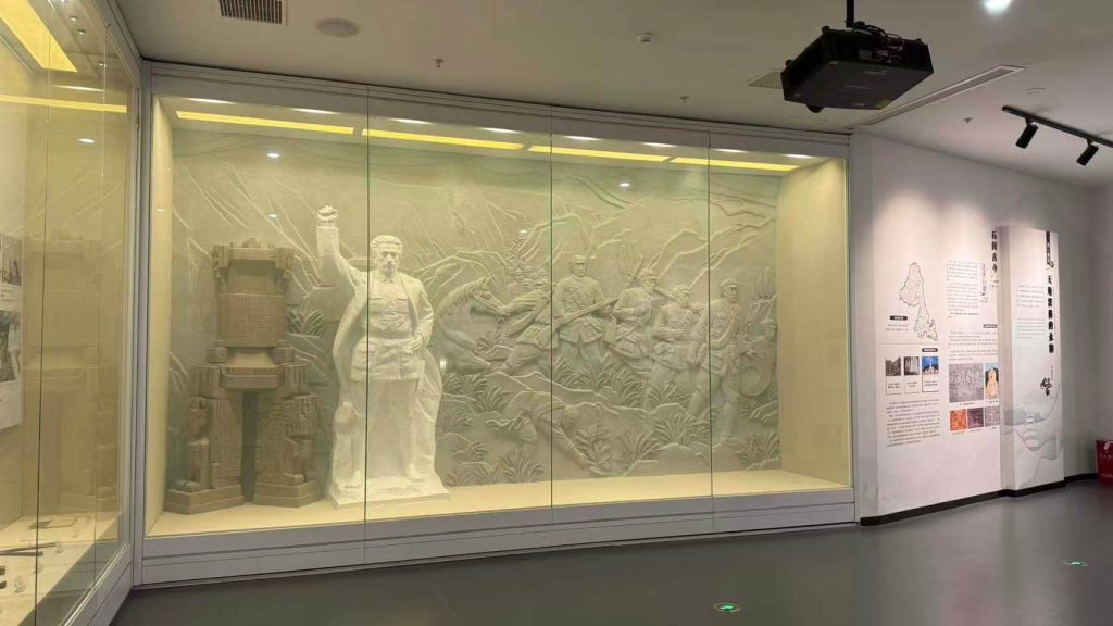 museum display case design