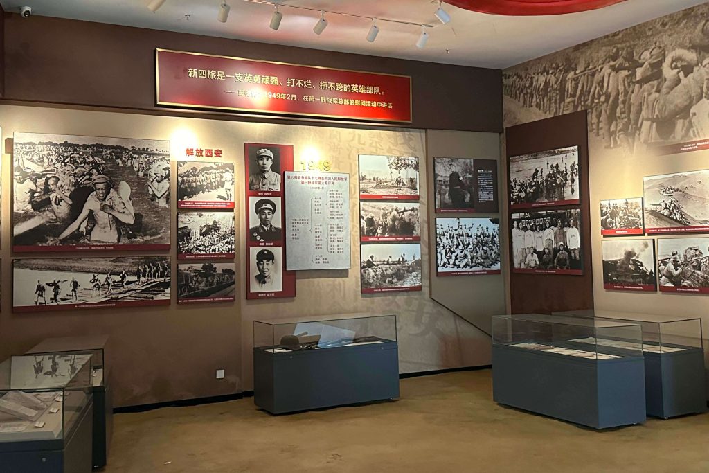 custom museum display cases