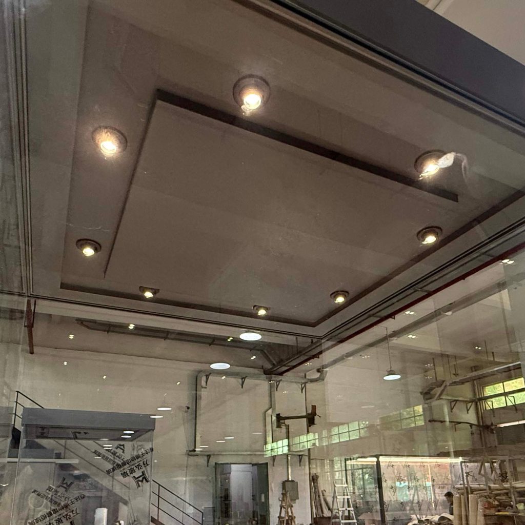 museum display case lighting