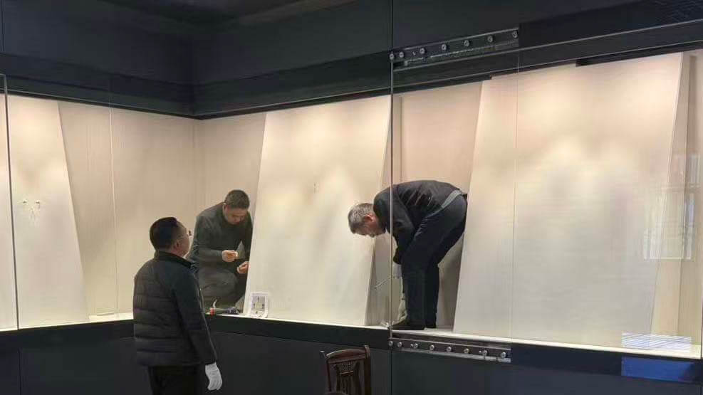 museum display case installation