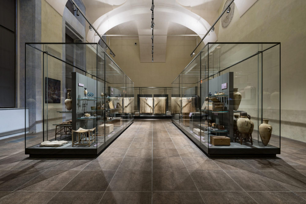 secure museum display cases
