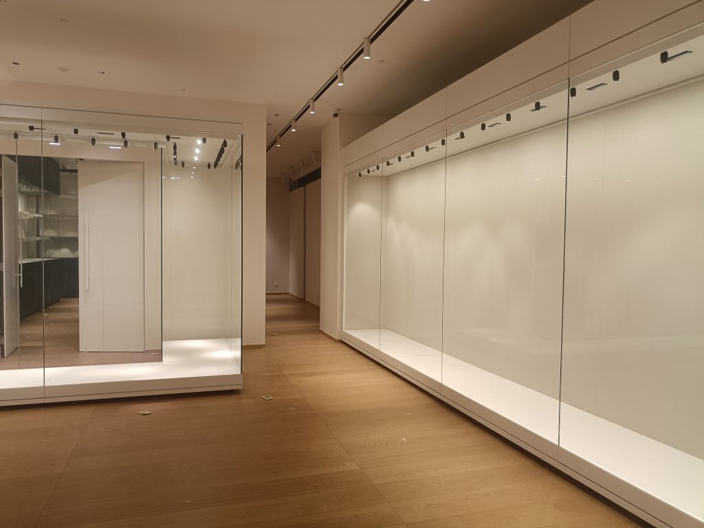museum display case security lock