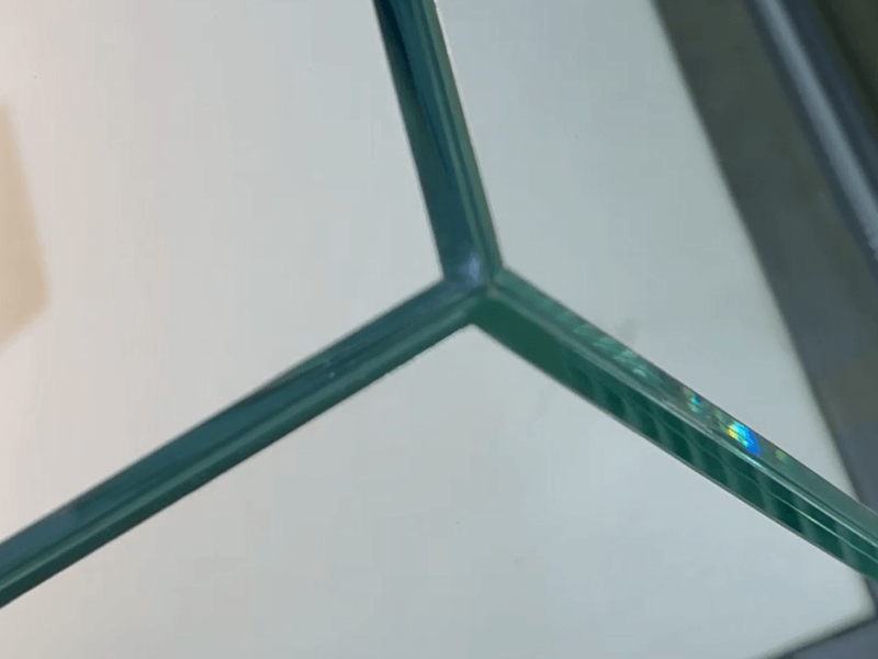 museum display case glass