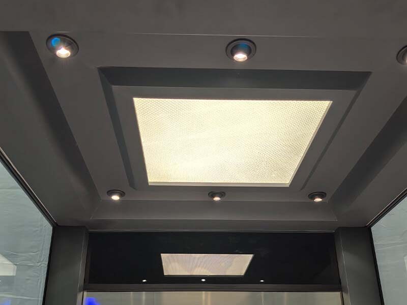 Museum display case lighting
