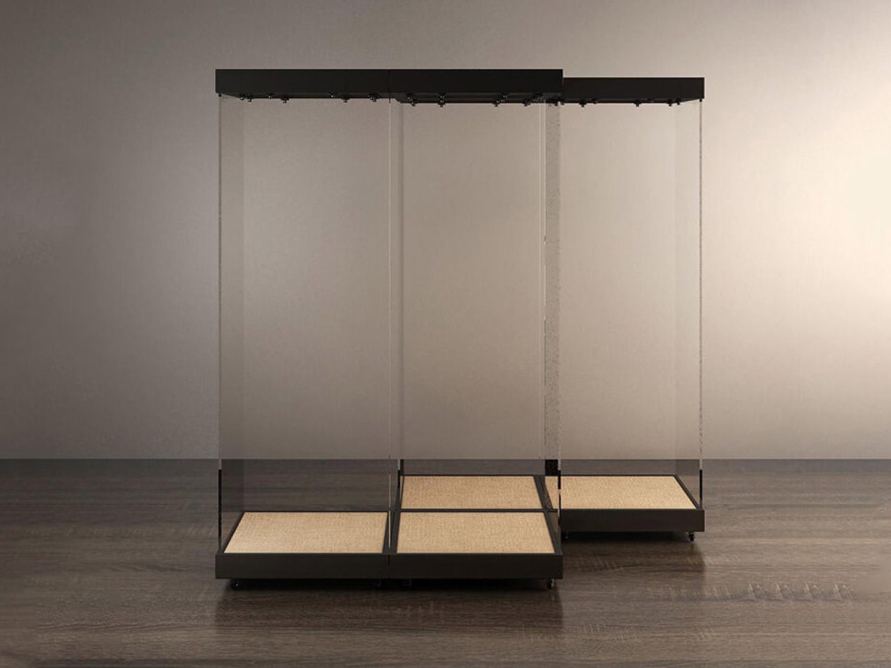 High-Capacity freestanding display case