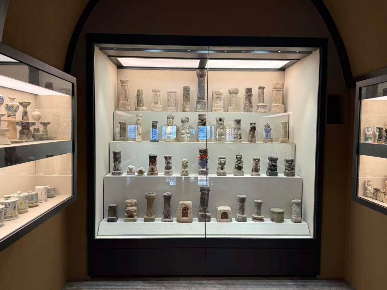 Wall Connect Display Case